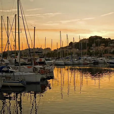 Centre-ville Du Lavandou 350 M De La Le Lavandou