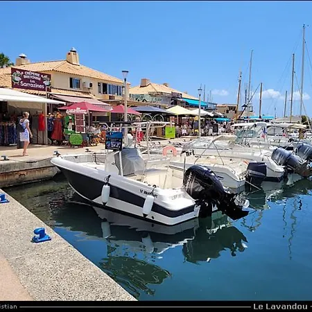 Centre-ville Du Lavandou 350 M De La *