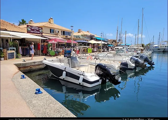 Centre-ville Du Lavandou 350 M De La *