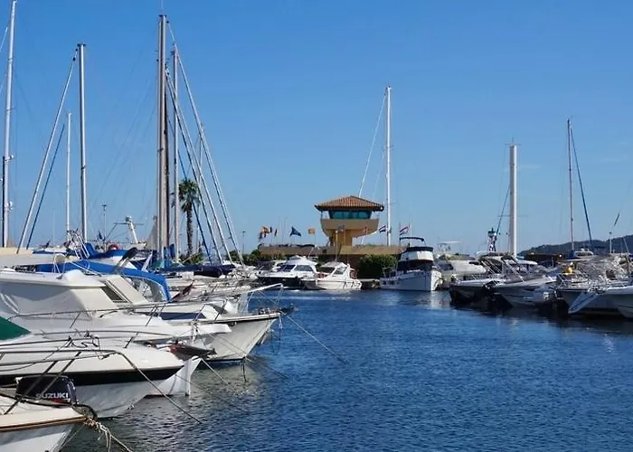 Centre-ville Du Lavandou 350 M De La *